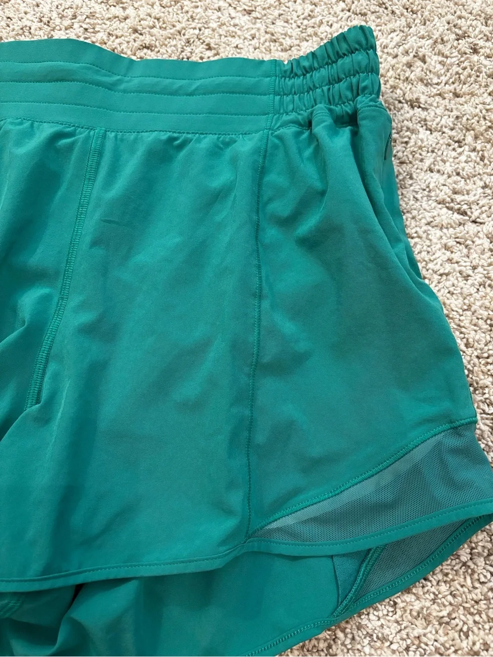 EUC! LULULEMON Hotty Hot low rise lined shorts. Size 8.